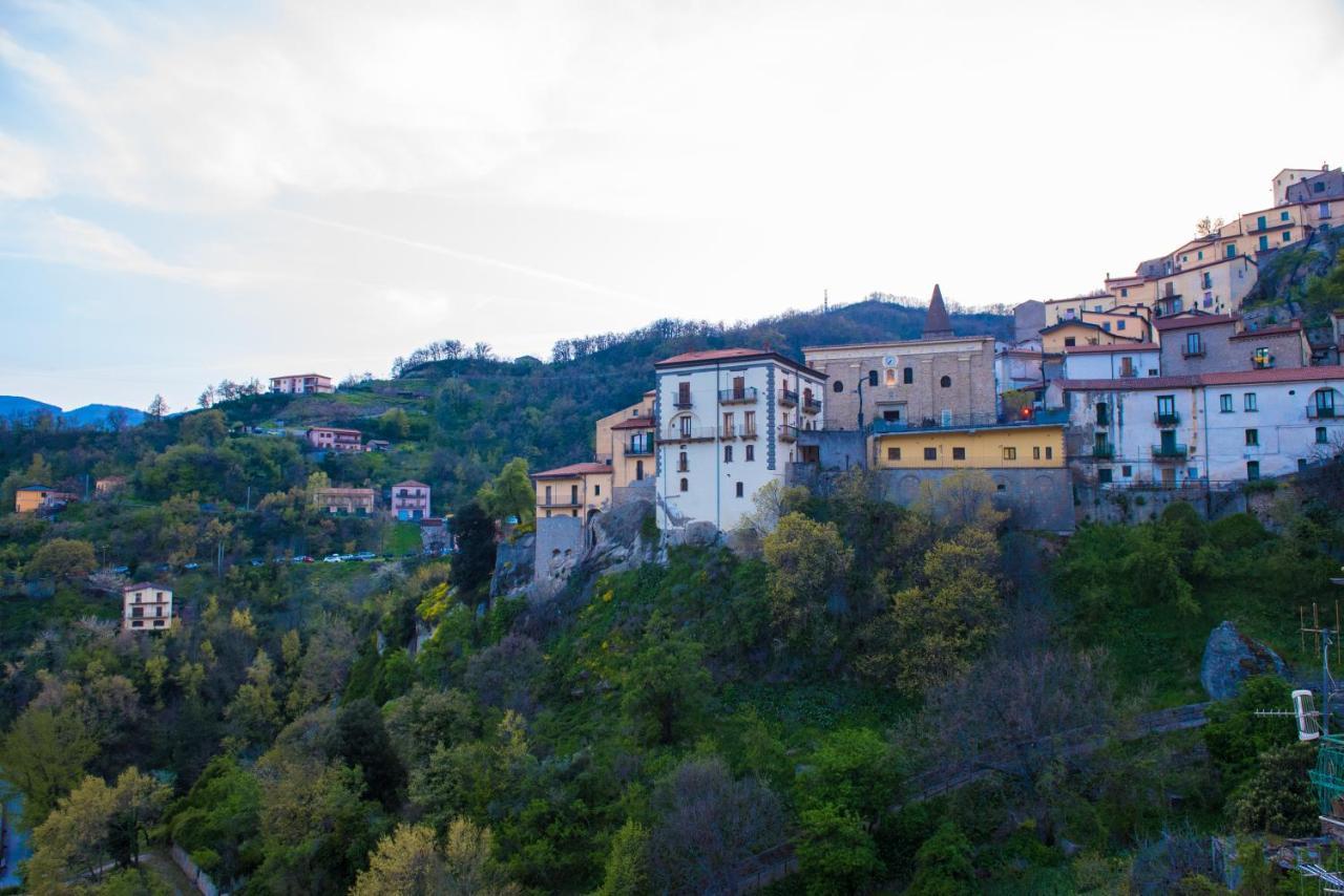 Helvetia Bed & Breakfast Castelmezzano Buitenkant foto